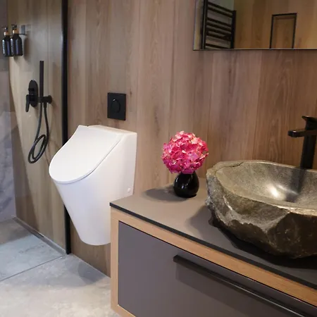 Beli Labod メドヴォデ